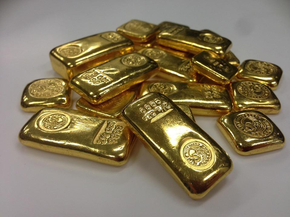 老铺黄金逆袭：业绩暴增背后的奢侈品转型之路