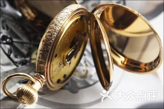 什么是中央八项规定精神？哪些行为违规？