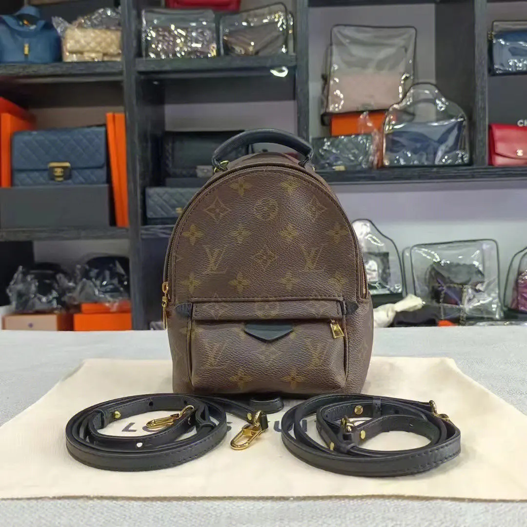 港股异动 老铺黄金(06181)尾盘跌超4% 公司年内第二次提价 报道指公司全线产品均以克重价格回收