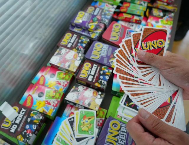 制作销售假冒“UNO”涉案超600万元!上海宝山警方侦破假冒游戏卡牌案(图2)