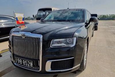 霍震霆与儿子们齐聚北京观看阅兵霍启刚发长文:强大的军队向世界展示了我国的底气(图5)