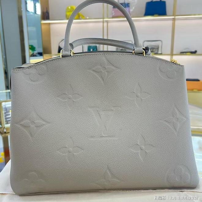 虹口区包包回收认准嘟嘟芮珠宝免费上门现场结算。(图1)