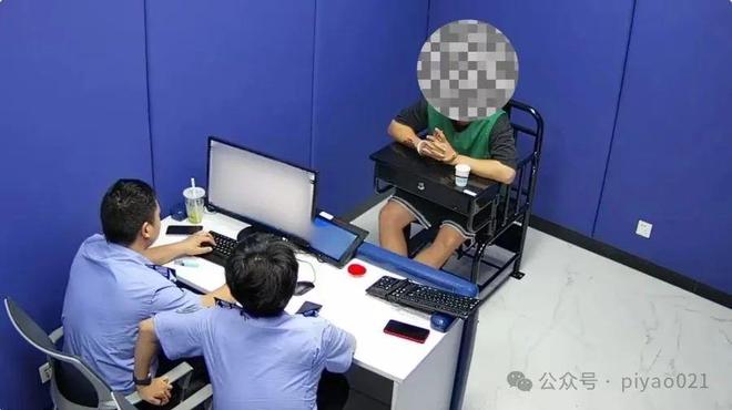 上海老伯捡28万LV包索要5万?奢侈品回收店老板400元雇人摆拍已被行政拘留(图2)