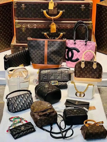 南湖二手奢侈品包包回收 可以免费上门(图1) 南湖二手奢侈品包包回收 可以免费上门