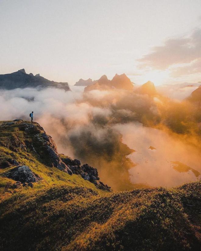 不输冰岛的北极圈胜地打卡雪山群峰下的红色渔村推开窗就是极光!(图15)