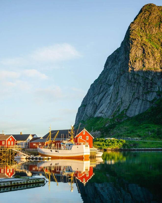 不输冰岛的北极圈胜地打卡雪山群峰下的红色渔村推开窗就是极光!(图22)