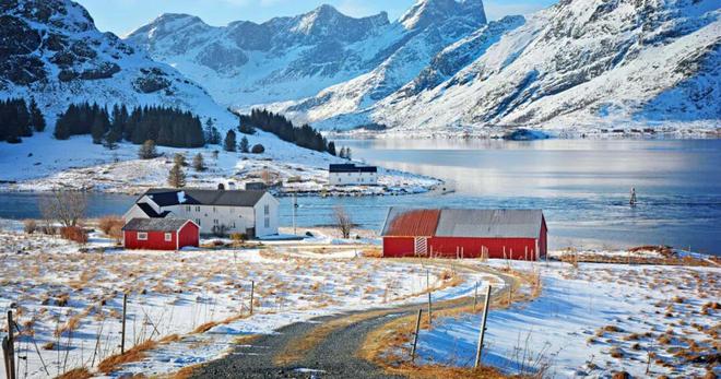 不输冰岛的北极圈胜地打卡雪山群峰下的红色渔村推开窗就是极光!(图24)