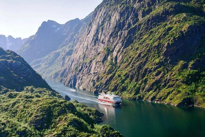 不输冰岛的北极圈胜地打卡雪山群峰下的红色渔村推开窗就是极光!(图27)