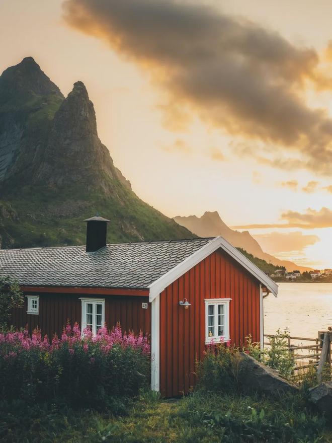不输冰岛的北极圈胜地打卡雪山群峰下的红色渔村推开窗就是极光!(图38)