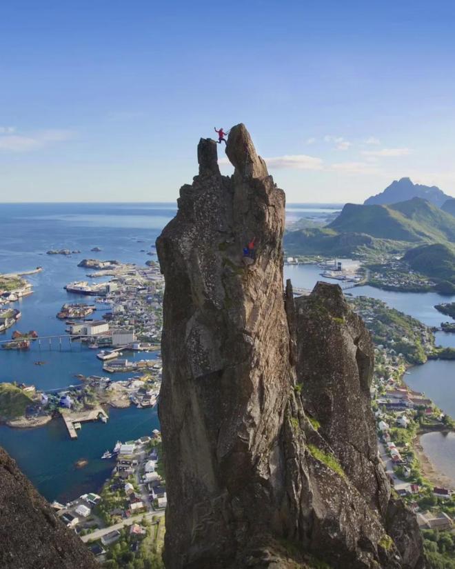不输冰岛的北极圈胜地打卡雪山群峰下的红色渔村推开窗就是极光!(图62)
