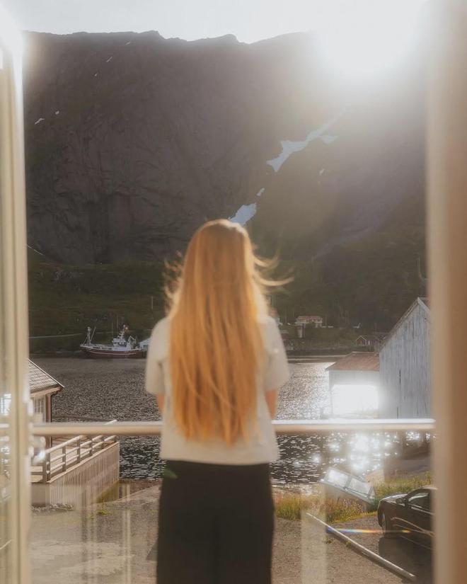 不输冰岛的北极圈胜地打卡雪山群峰下的红色渔村推开窗就是极光!(图37)