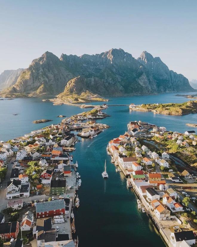 不输冰岛的北极圈胜地打卡雪山群峰下的红色渔村推开窗就是极光!(图54)