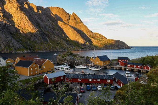 不输冰岛的北极圈胜地打卡雪山群峰下的红色渔村推开窗就是极光!(图49)