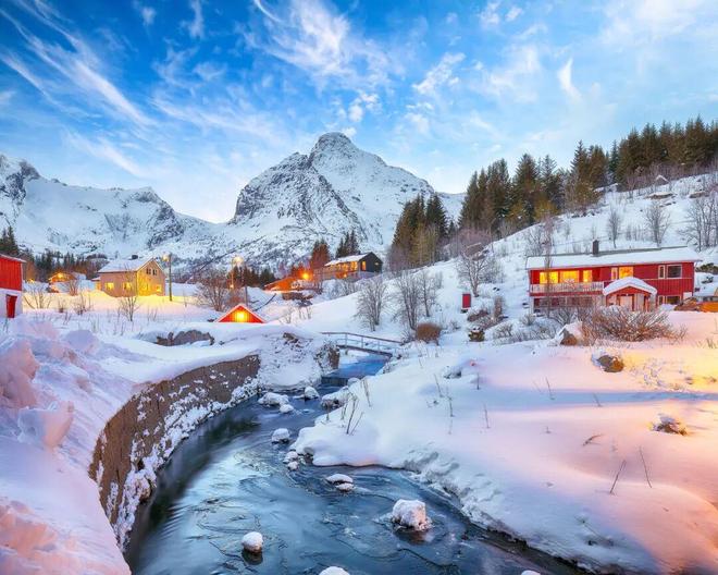 不输冰岛的北极圈胜地打卡雪山群峰下的红色渔村推开窗就是极光!(图47)