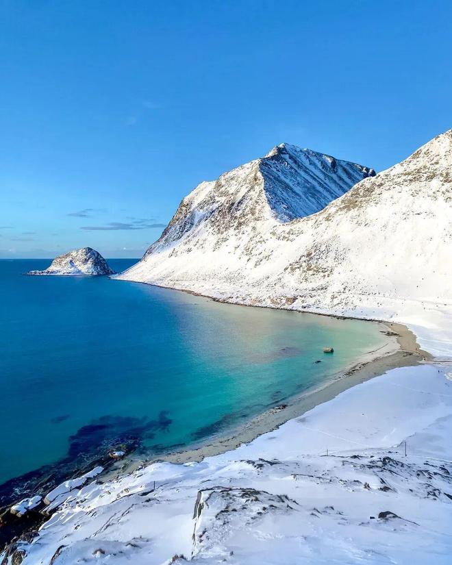 不输冰岛的北极圈胜地打卡雪山群峰下的红色渔村推开窗就是极光!(图69)