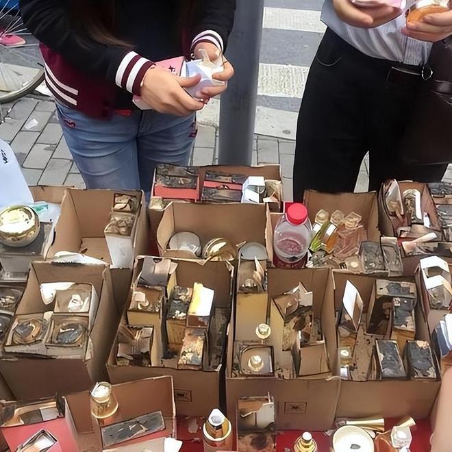 几乎全是假货!利润高达2400%为何消费者还前赴后继争相购买?(图7)