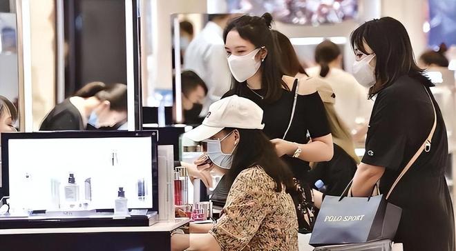 几乎全是假货!利润高达2400%为何消费者还前赴后继争相购买?(图12)