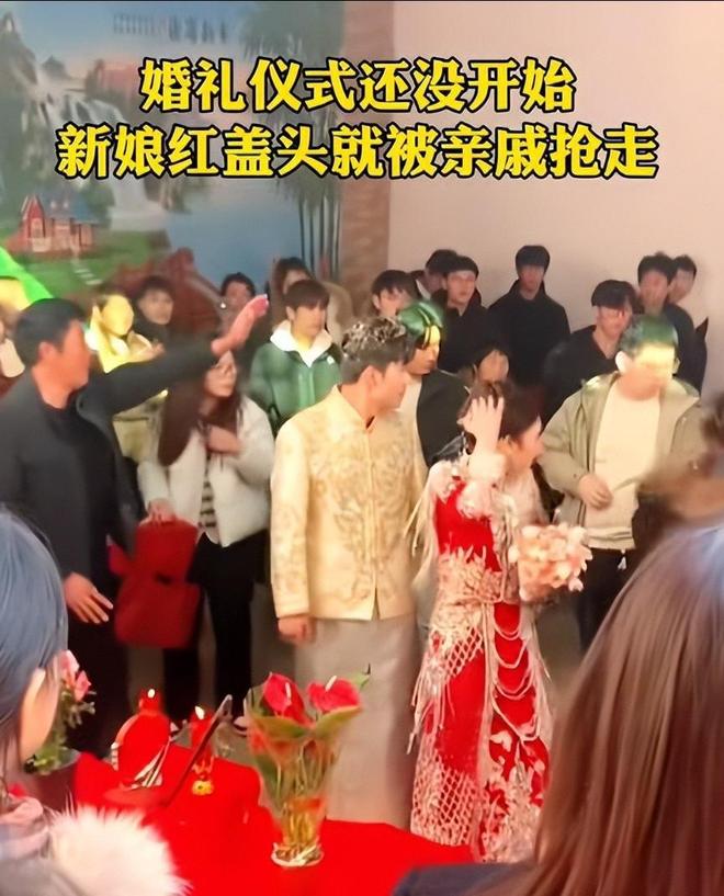 大妈扯新娘红盖头后续:正脸曝光知情人透原因疑是新娘舅妈(图16)