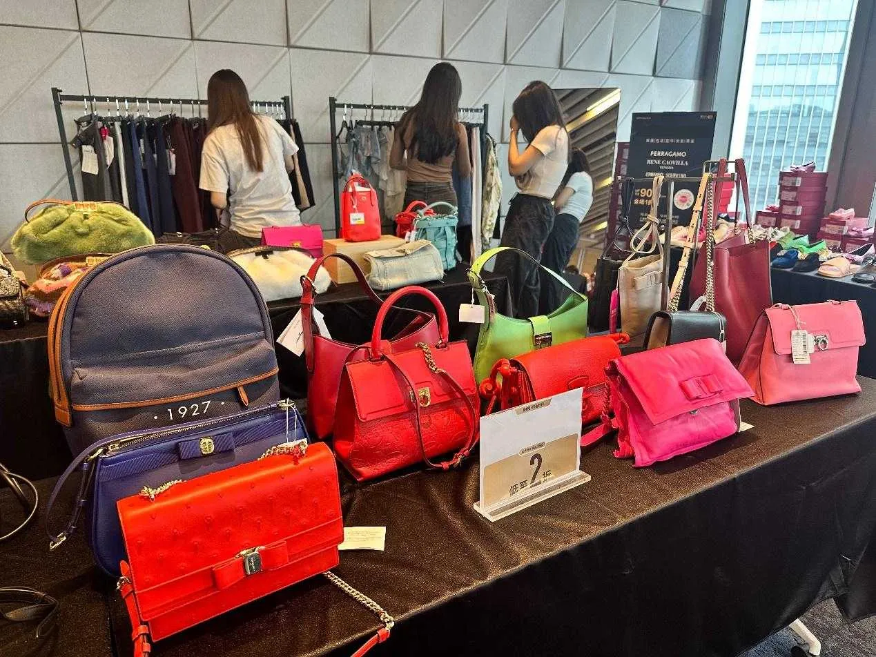 为什么越来越多人涌入奢侈品特卖?(图1)