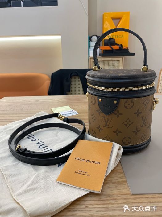 我们提供专业的奢侈品回收、黄金回收、首饰;钻石名包名表服务诚信可靠价格合理欢迎咨询。(图1) 我们提供专业的奢侈品回收、黄金回收、首饰回收;钻石回收、名包回收、名表回收服务诚信可靠价格合理欢迎咨询。