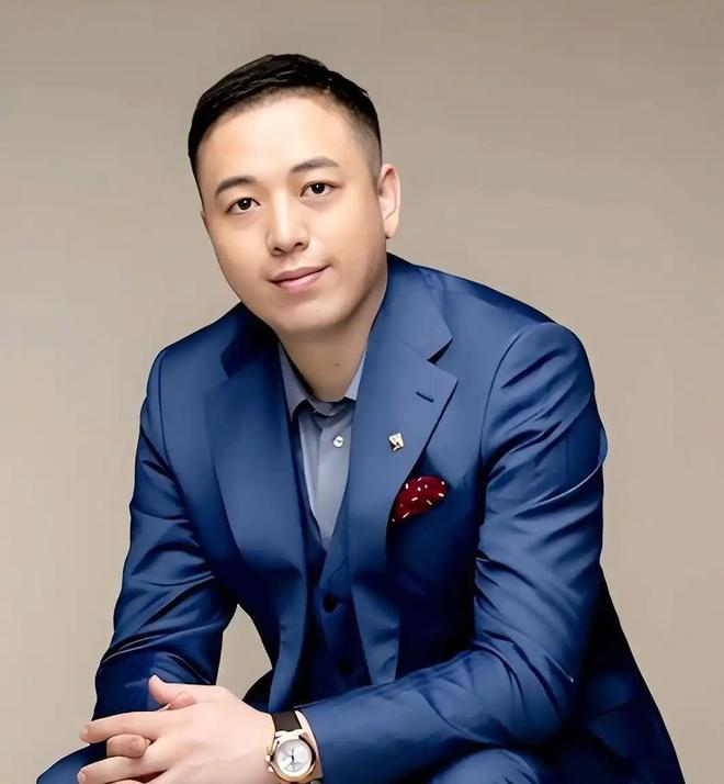 林强涉案989亿被抓细节曝光妻子满墙爱马仕全家合谋洗钱8亿(图4)