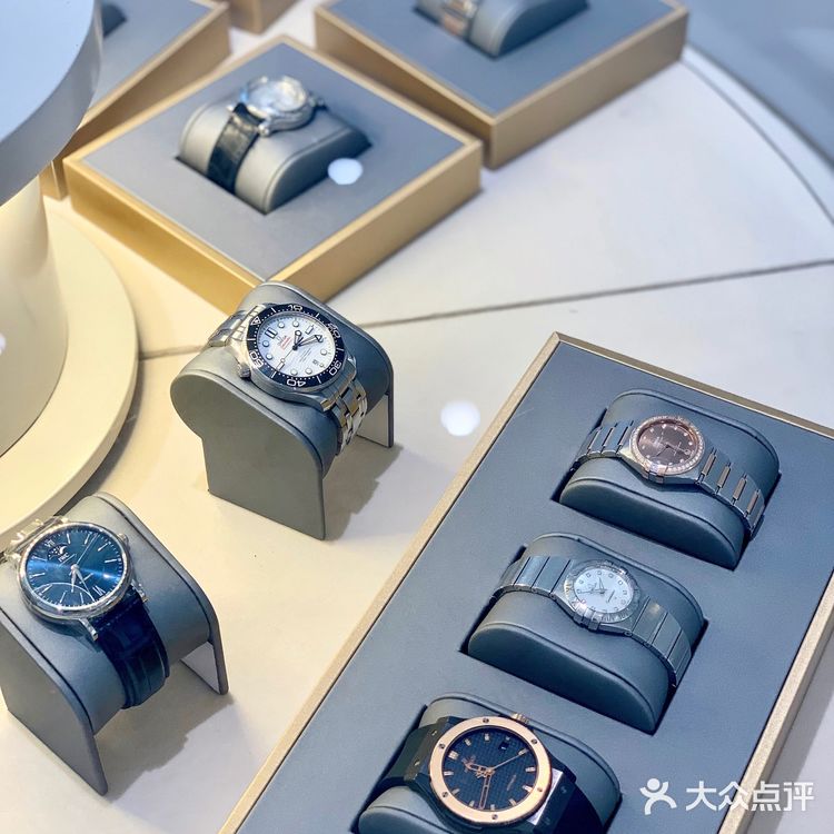 魔都奢品回收新标杆:不压价、实时行情大牌包表高价秒兑轻松实现(图1) 魔都奢品回收新标杆:不压价、实时行情大牌包表高价秒兑轻松实现