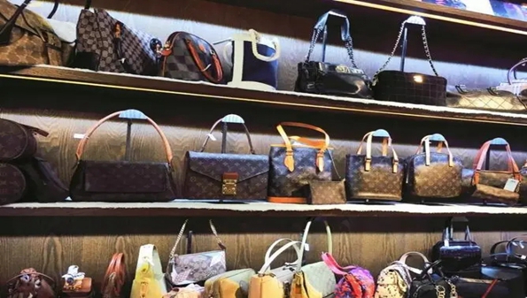 王思聪带懒懒玩人体弹弓被拍生无可恋的表情把懒懒笑坏了