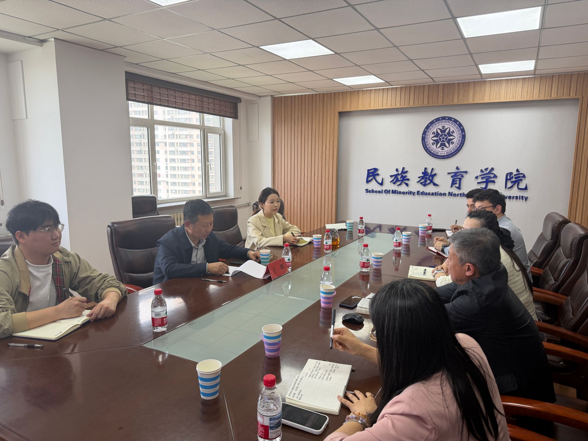 王辉到民族教育学院调研(图1)