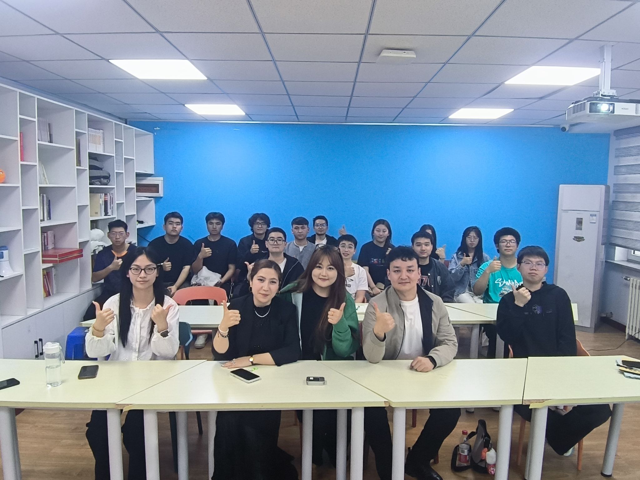 民族教育学院举办“榜样力量·研途领航”升学经验分享会(图1)